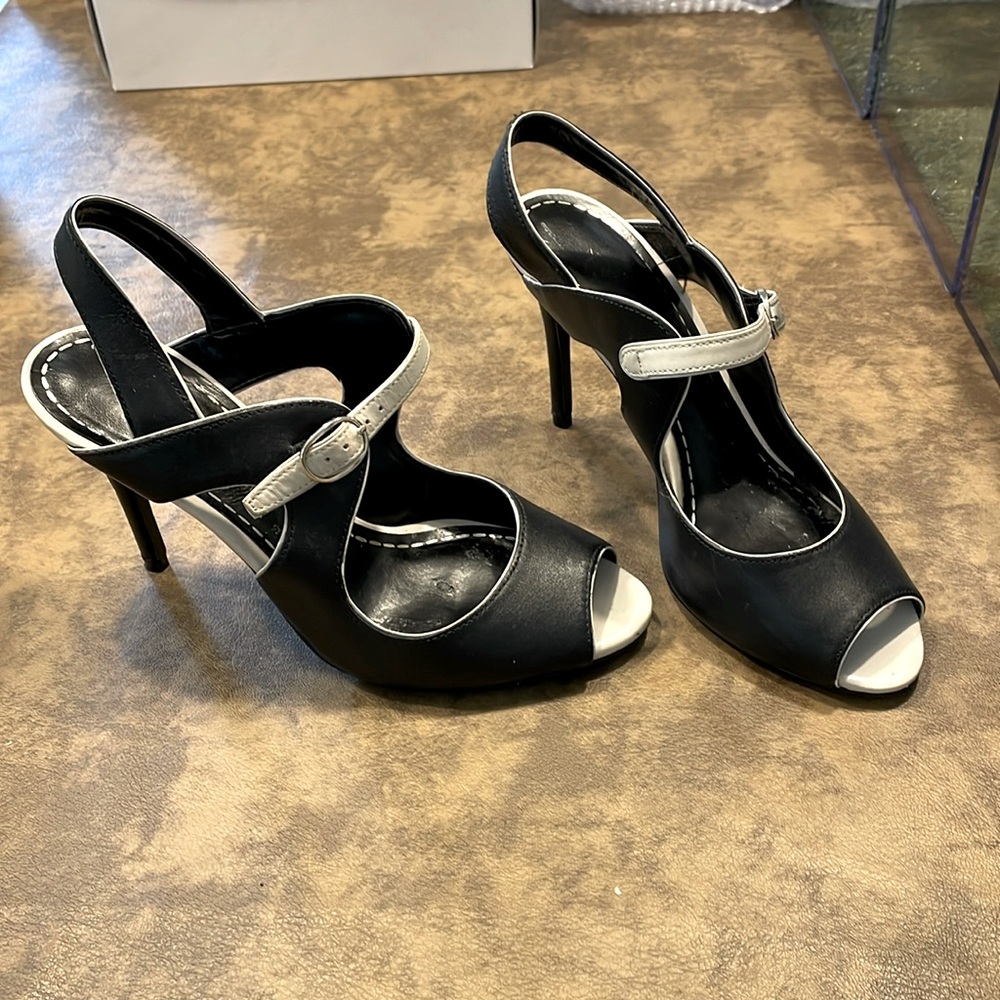 Enzo Angiolini peep to sandal heels, size US 6, black and white